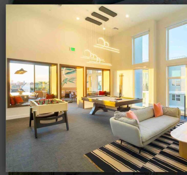 Appartement Relax On Wilshire With A View à Los Angeles Extérieur photo